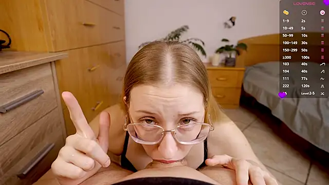 foxeslovefoxes - Foxeslovefoxes's free webcam - UK Sex Cams