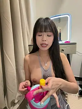 美女XX125216在线直播