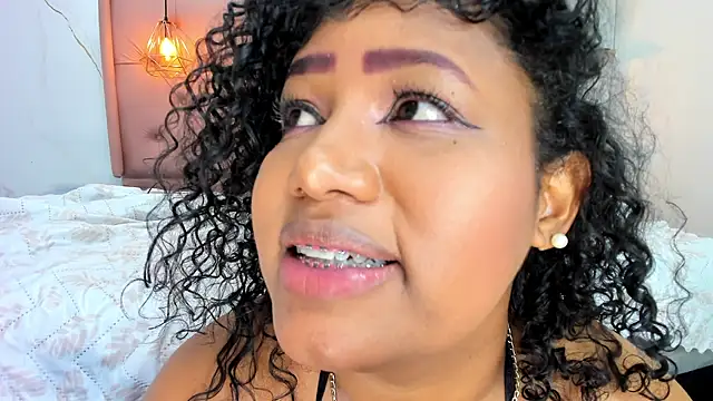 Belle_Brunette webcam