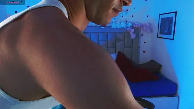 caius_fox (M young) - cum public