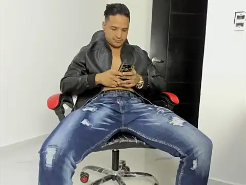 master_leather webcam