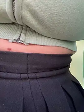 betsy (F young) - Finger pussy at public beach