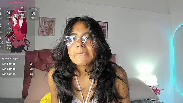 luna_velveth webcam
