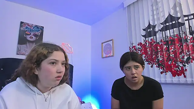valeria_and_zoe webcam