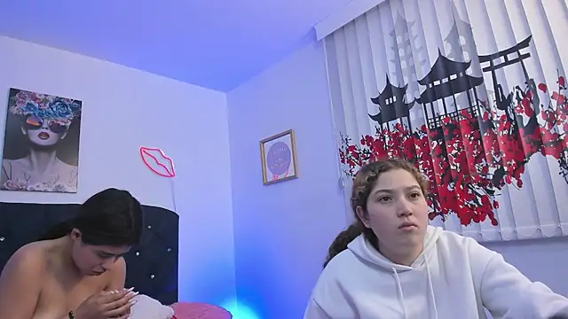 valeria_and_zoe webcam