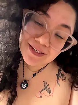 Webcam Model (VanesssaMilf_)  is live.Free join now!