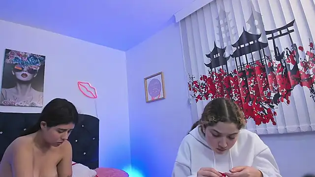 valeria_and_zoe webcam