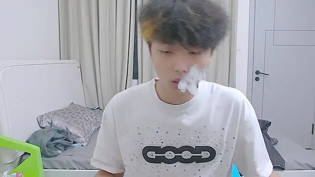 icecream-002 - Icecream-002's free webcam - UK Sex Cams