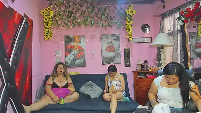 lesbiancuple - Lesbiancuple's free webcam - UK Sex Cams