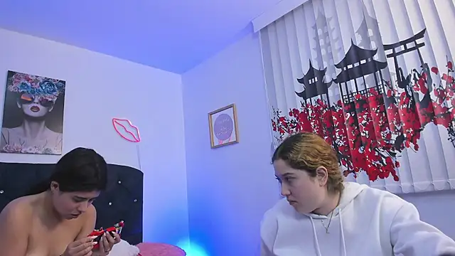 valeria_and_zoe webcam