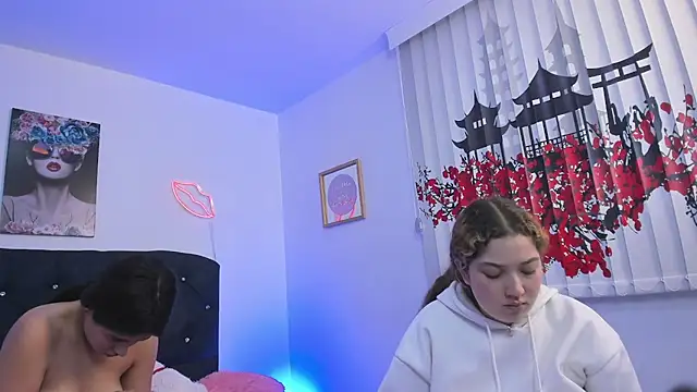 valeria_and_zoe webcam