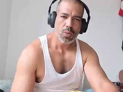 jackbigcock11 webcam