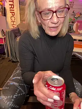 TrenaAnne - Live Cam