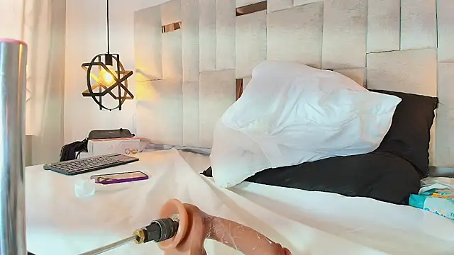 Katey_Curvy01_ webcam