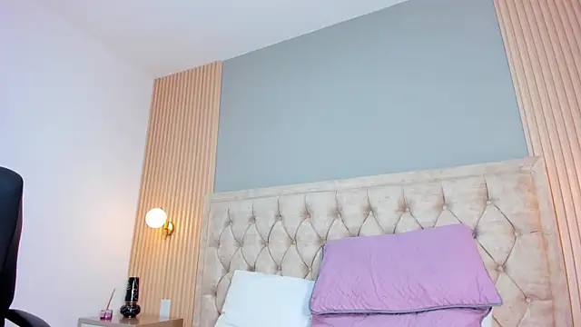 hxxyro (M twink) - get naked