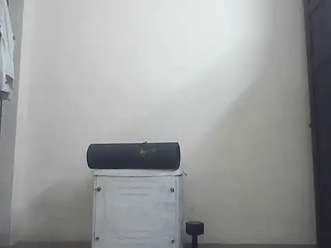 jack_vibes (M twink) - shirt off+arm flex