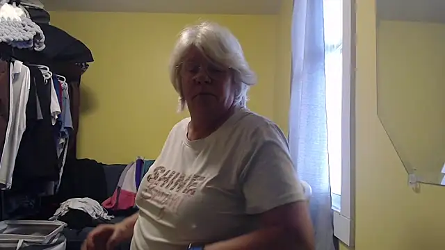 canadiancougar1965 live sex cam