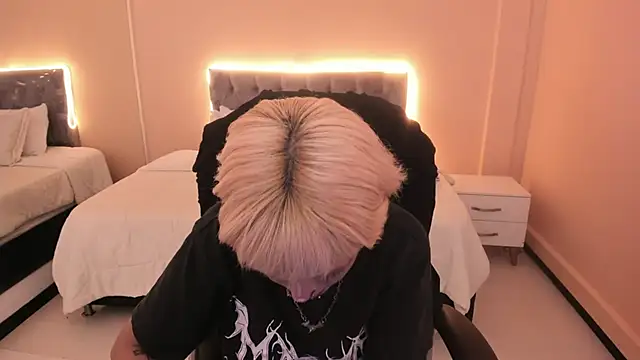 Bela_Craxkerr webcam