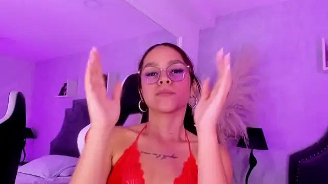 CarolineFyre - Live Cam