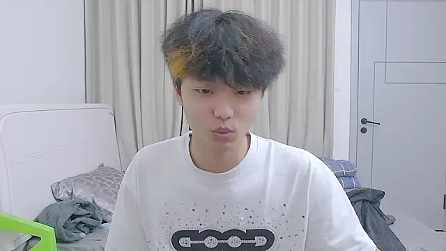 icecream-002's live cam