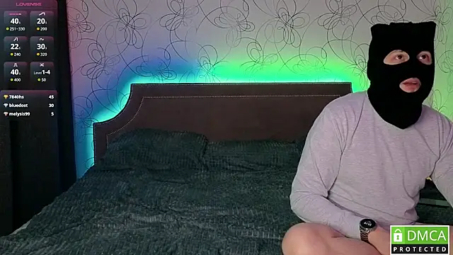 dyavoll666 (Ask my age) - Passionate kissing