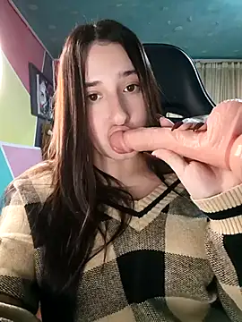 Webcam Model (Mysticdooll69)  is live.Free join now!