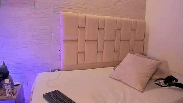 laurakane_ - Laurakane_'s free webcam - UK Sex Cams