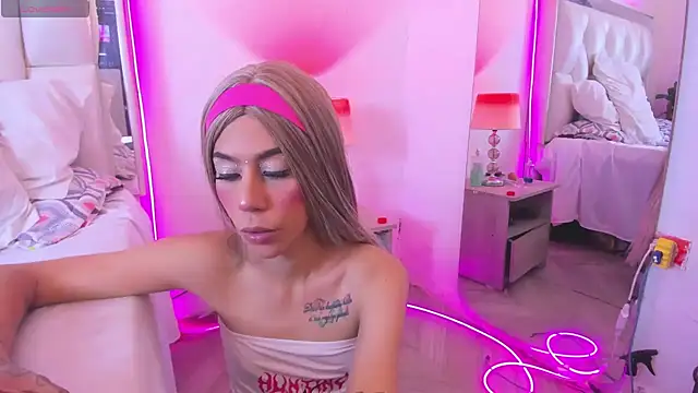 Darlyn_tenderhot__ webcam