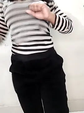 cute-bird- (F milf) - Boobs