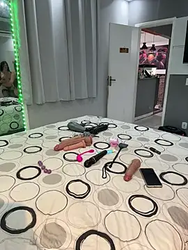 Rafaellaz Stripchat cam model