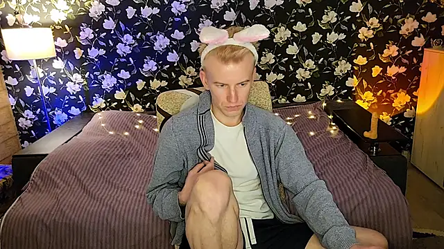 vuitton - Vuitton's free webcam - UK Sex Cams