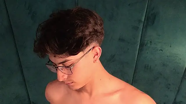 aaron_eze - Aaron_Eze's free webcam - UK Sex Cams