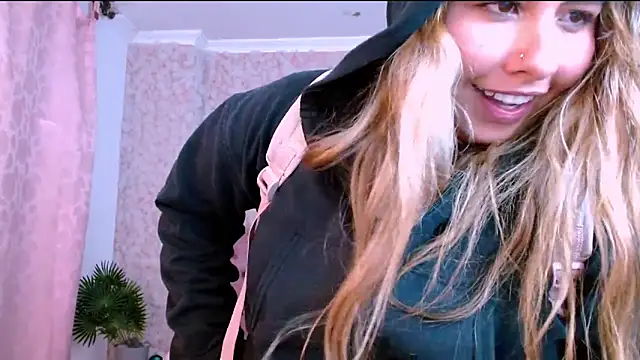 sofiazaf_ - Sofiazaf_'s free webcam - UK Sex Cams