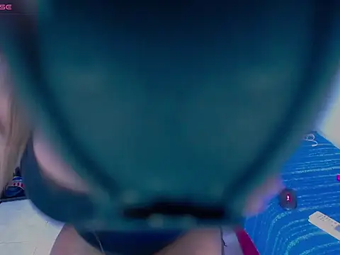 AntonetteBigCock webcam