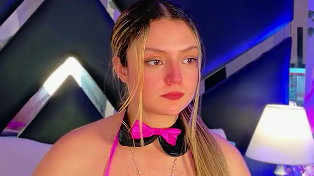 Giigii_Hadid_ webcam