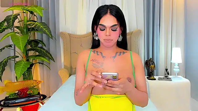 MochaliciousTransOnTop webcam