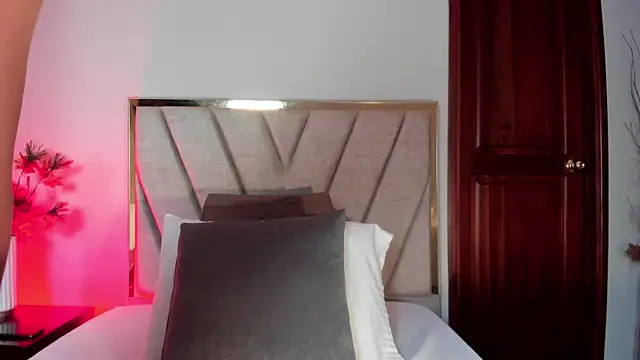 celestequeeen - CelesteQueeen's free webcam - UK Sex Cams