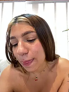 Isabella18_pink webcam