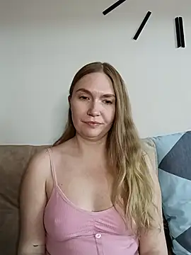 kisavixen - KisaVixen's free webcam - UK Sex Cams