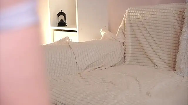 sunnivacovil (F teen) - 💕M pose gently pussy stroking💕