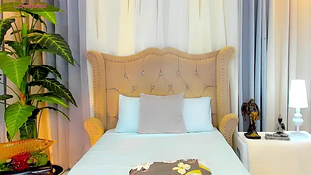 MochaliciousTransOnTop webcam