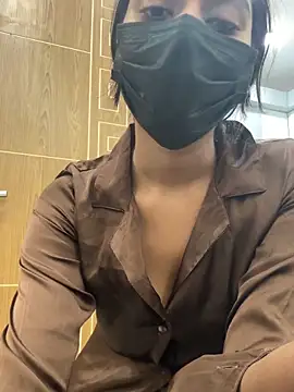 Live cam model ThyroidLancers broadcasting live