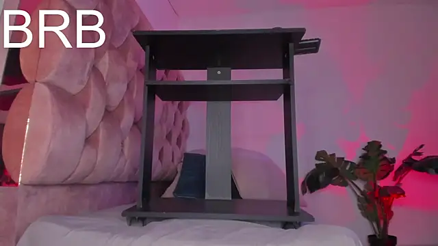 secret_chells - Secret_chells's free webcam - UK Sex Cams