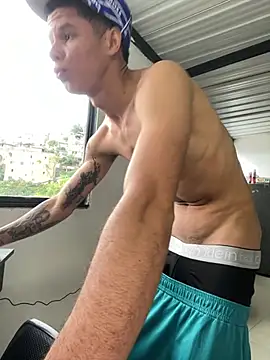 guy_latin_unlimited webcam