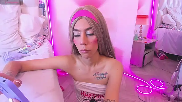 Darlyn_tenderhot__ webcam