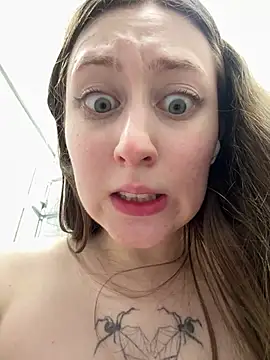 FroggyAnna from StripChat is Freechat