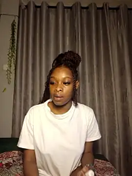 Webcam Model (Yoyo-__)  is live.Free join now!