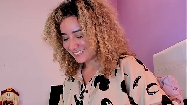 charlotte11-11 - Charlotte11-11's free webcam - UK Sex Cams