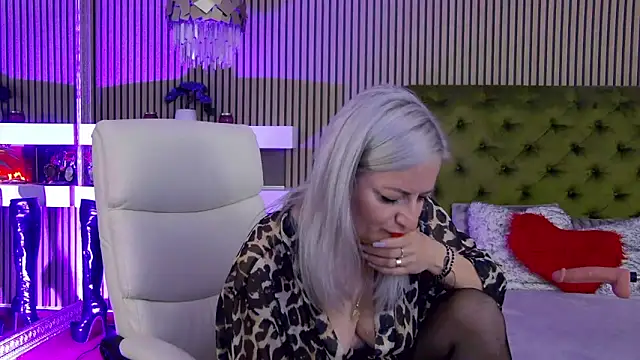 ladytouch - LadyTouch's free webcam - UK Sex Cams