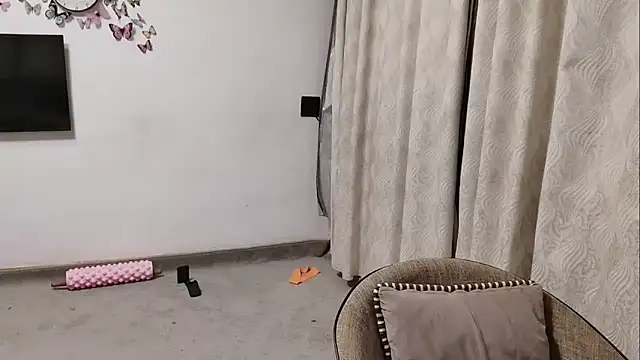 美女Shi_luo2025在线直播